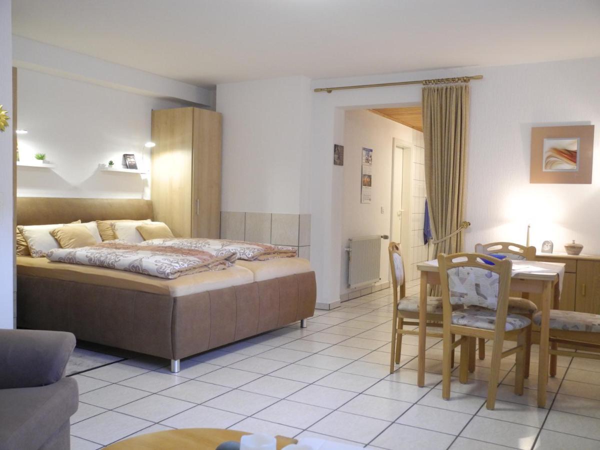 Ferienwohnung Heinen Андернах Экстерьер фото